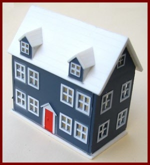 T009 Toy Dolls House